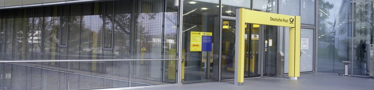 Der Eingang zu einer Deutschen Post Filiale