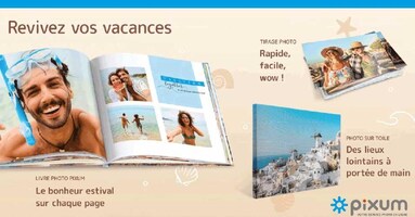 Auf einem beigen Hintergrund sind 3 Produkte des Online-Fotoservice Pixum abgebildet: Links  ein Fotobuch mit Bildern vom Strand, rechts oben ein Paar mit Sonnenhüten, rechts unten eine Foto-Leinwand mit einem Dorf auf einer griechischen Insel. Alle Texte sind in französischer Sprache, weil dieses Print-Mailing-Motiv im internationalen Marketing für Frankreich bestimmt ist.