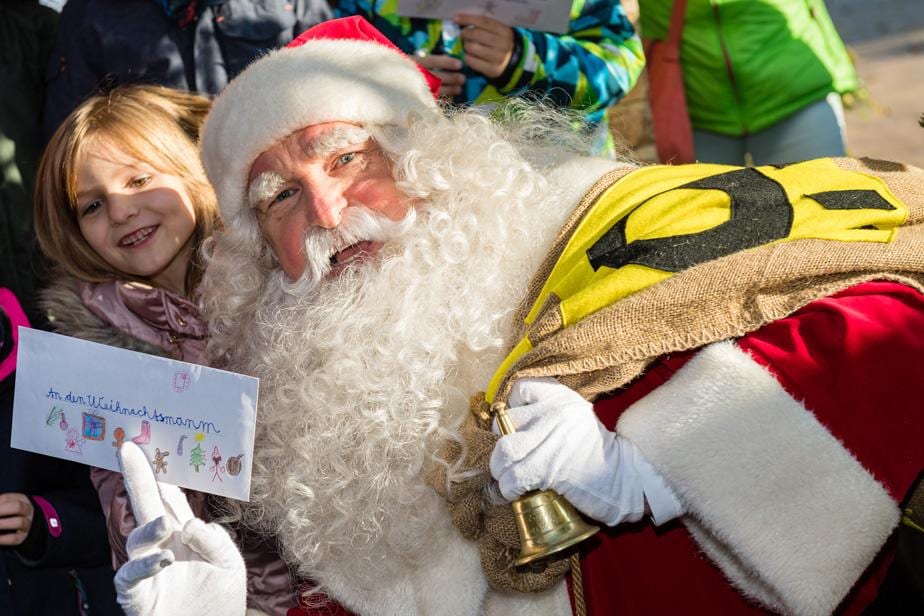 Weihnachtsmann mit Kind