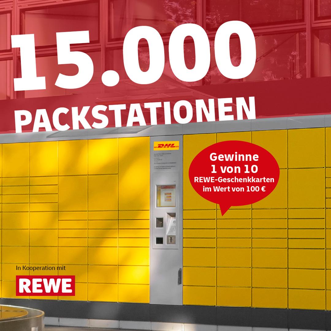 Große DHL-Packstation vor rotem Hintergrund. Text weist auf ein REWE-Gewinnspiel hin mit der Chance auf Einkaufsgutscheine und dem Hinweis „15.000 Packstationen“.