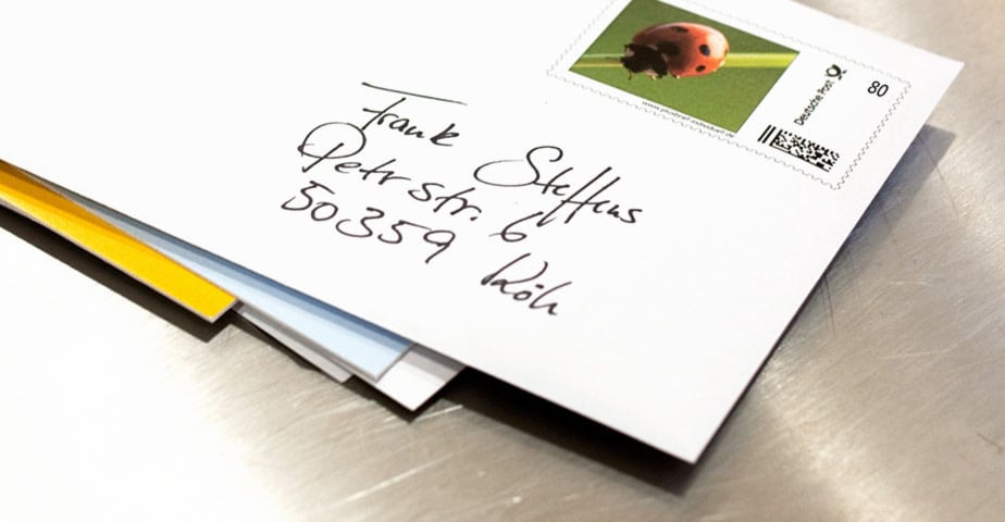 Briefe adressieren für schnelle Postzustellung